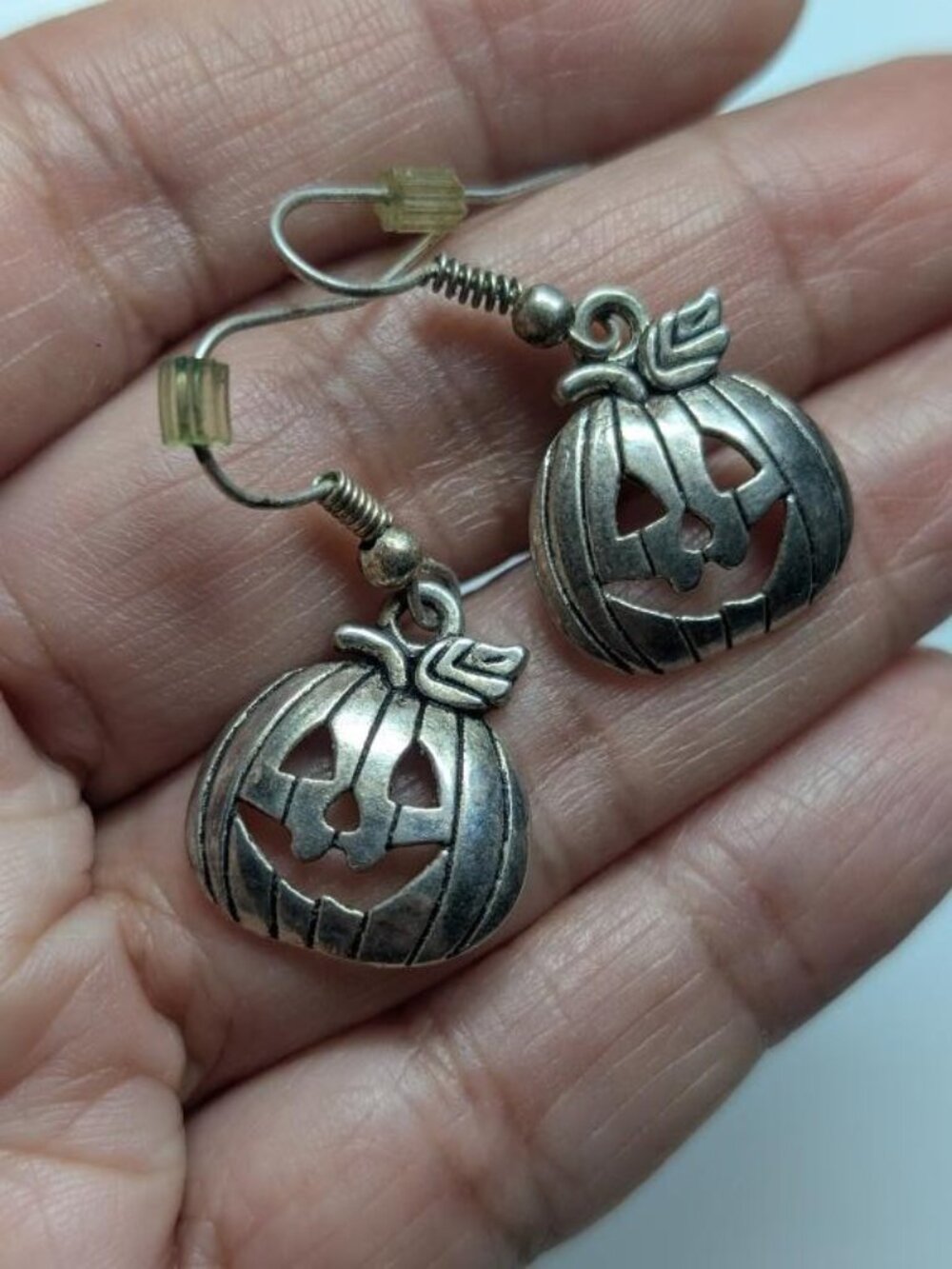Vintage Halloween Sliver Tone Pumpkin Dangle Earrings. Check pictures for Detail